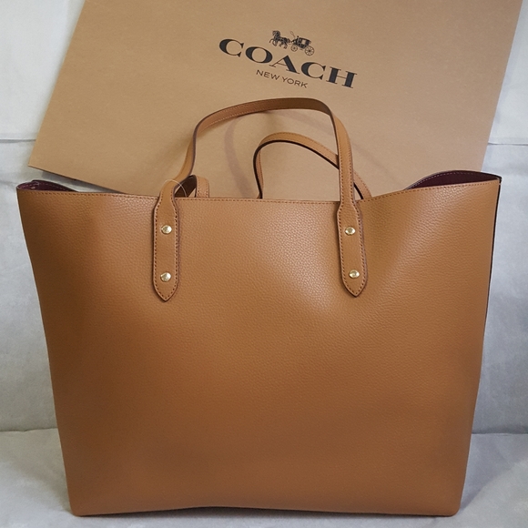COACH TOWN TOTE + FREE GIFT - Picture 2 of 7